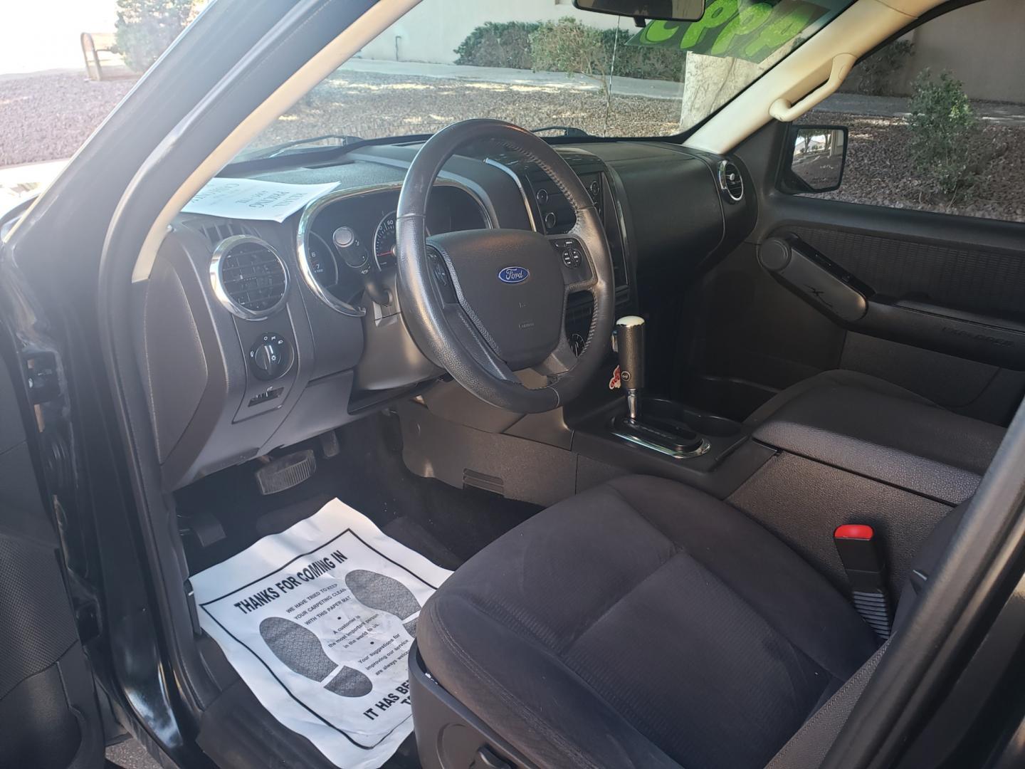 2010 /gray and black Ford Explorer xlt (1FMEU6DE6AU) with an 4.0 engine, 5-Speed Automatic transmission, located at 323 E Dunlap Ave., Phoenix, AZ, 85020, (602) 331-9000, 33.567677, -112.069000 - Photo#9